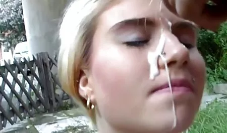 Приголомшлива молода дівчина з двох жорстких Дікс. чеське поино
